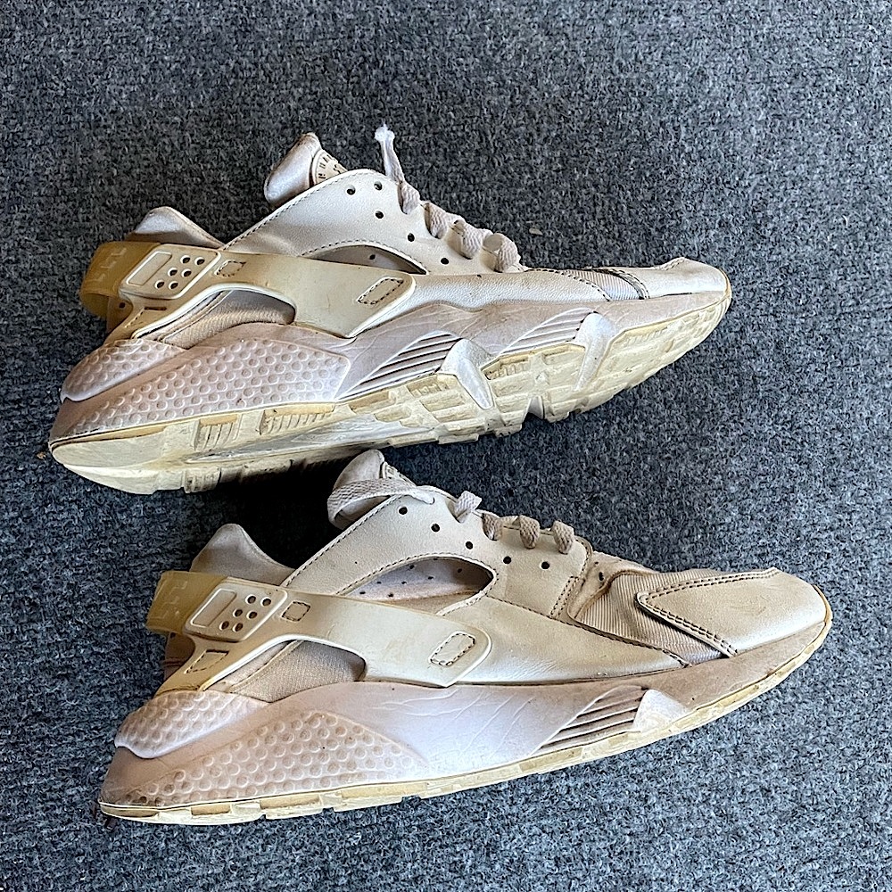 Nike White Sneakers – Kids/Youth Size 2.5Y (Unisex)